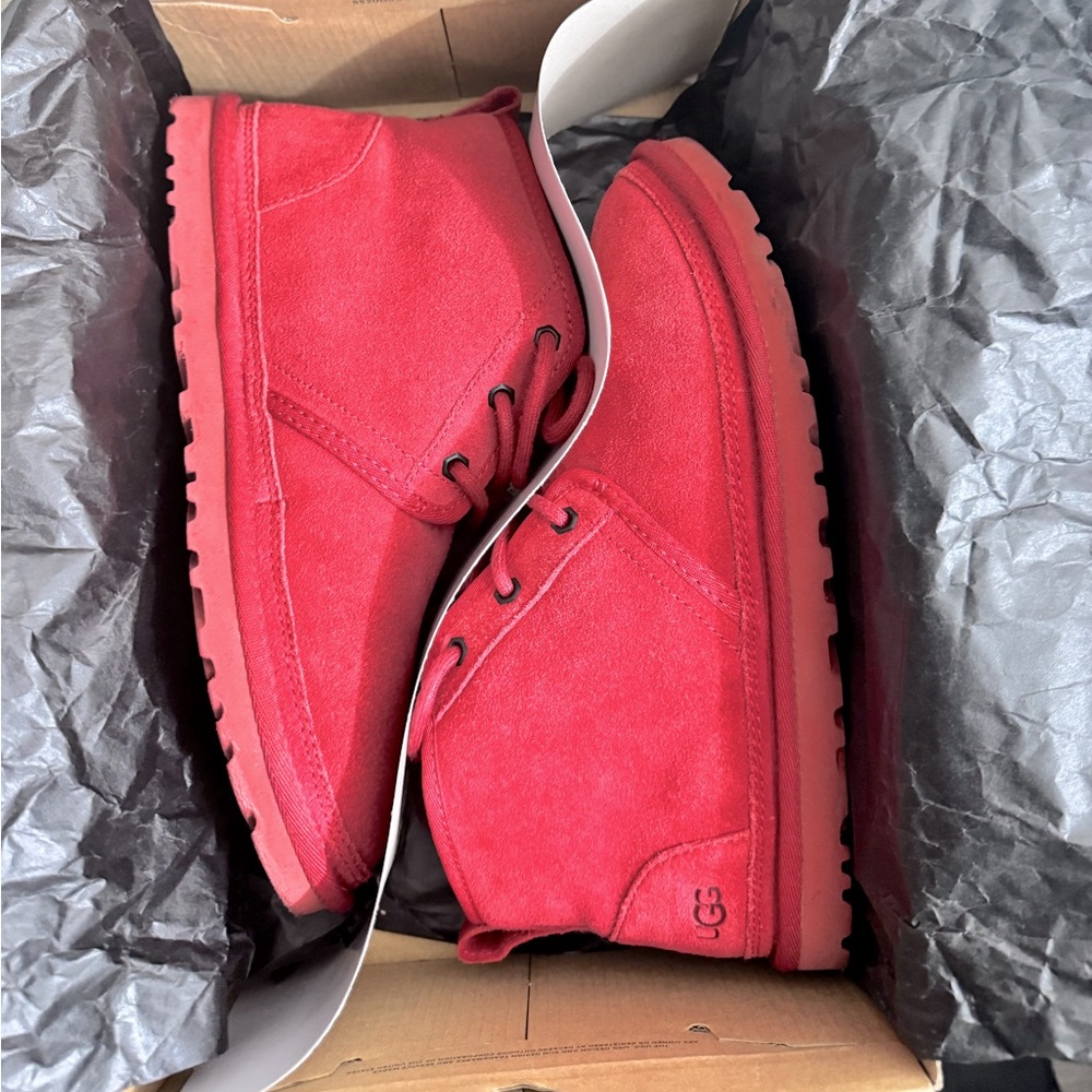 Red UGGs short boot